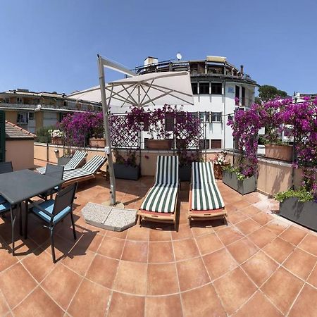 ATTICO SAN FAUSTINO 165 mq più 110 mq di terrazza- IN VILLA 700 ,VISTA MARE STREPITOSA-100 m dalla spiaggia-PARKING ESCLUSIVO-SKY,NETFLIX Rapallo Esterno foto