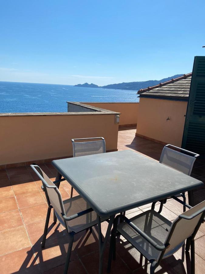 ATTICO SAN FAUSTINO 165 mq più 110 mq di terrazza- IN VILLA 700 ,VISTA MARE STREPITOSA-100 m dalla spiaggia-PARKING ESCLUSIVO-SKY,NETFLIX Rapallo Esterno foto
