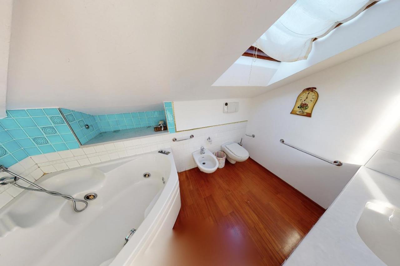 ATTICO SAN FAUSTINO 165 mq più 110 mq di terrazza- IN VILLA 700 ,VISTA MARE STREPITOSA-100 m dalla spiaggia-PARKING ESCLUSIVO-SKY,NETFLIX Rapallo Esterno foto