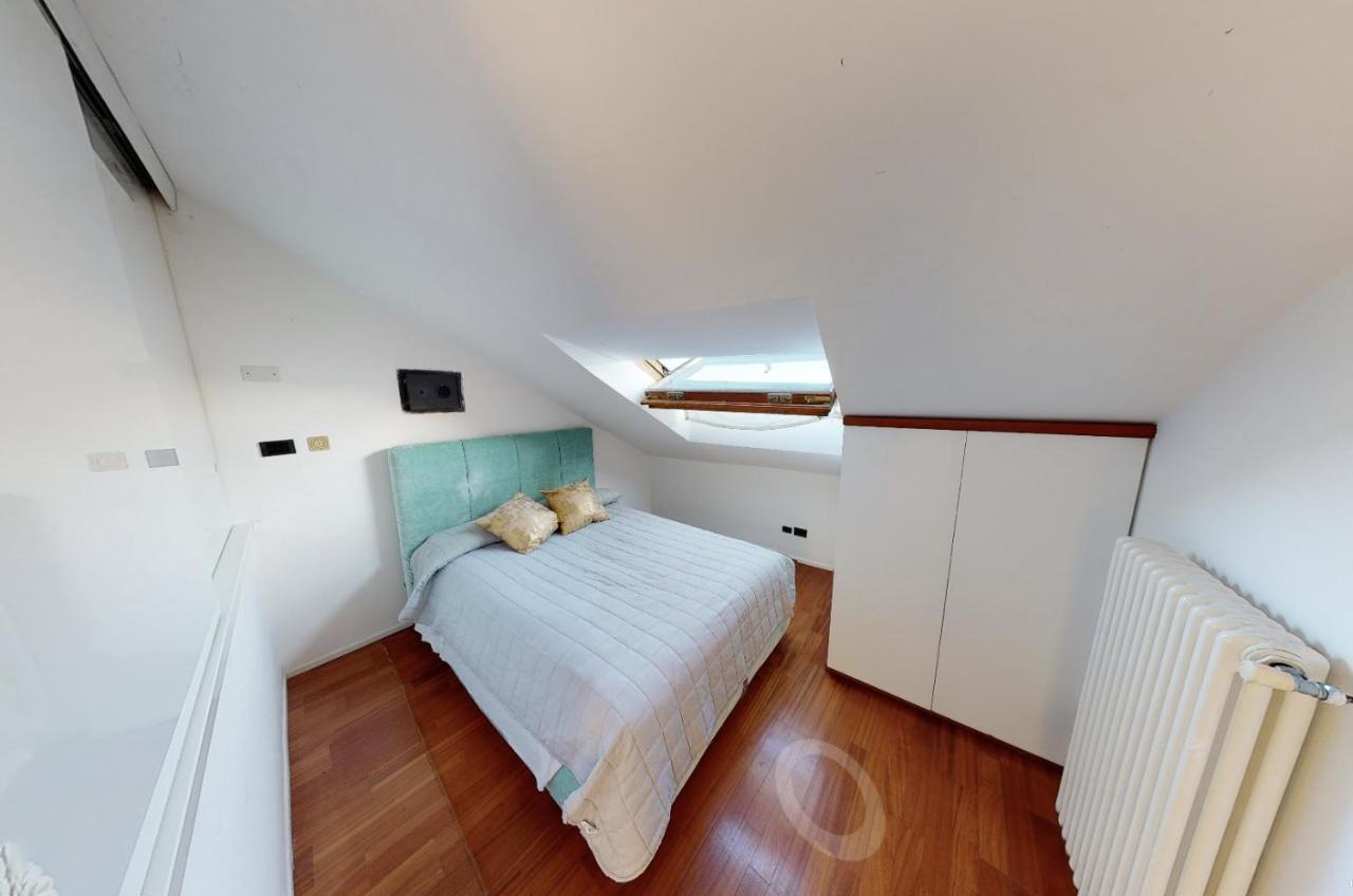 ATTICO SAN FAUSTINO 165 mq più 110 mq di terrazza- IN VILLA 700 ,VISTA MARE STREPITOSA-100 m dalla spiaggia-PARKING ESCLUSIVO-SKY,NETFLIX Rapallo Esterno foto