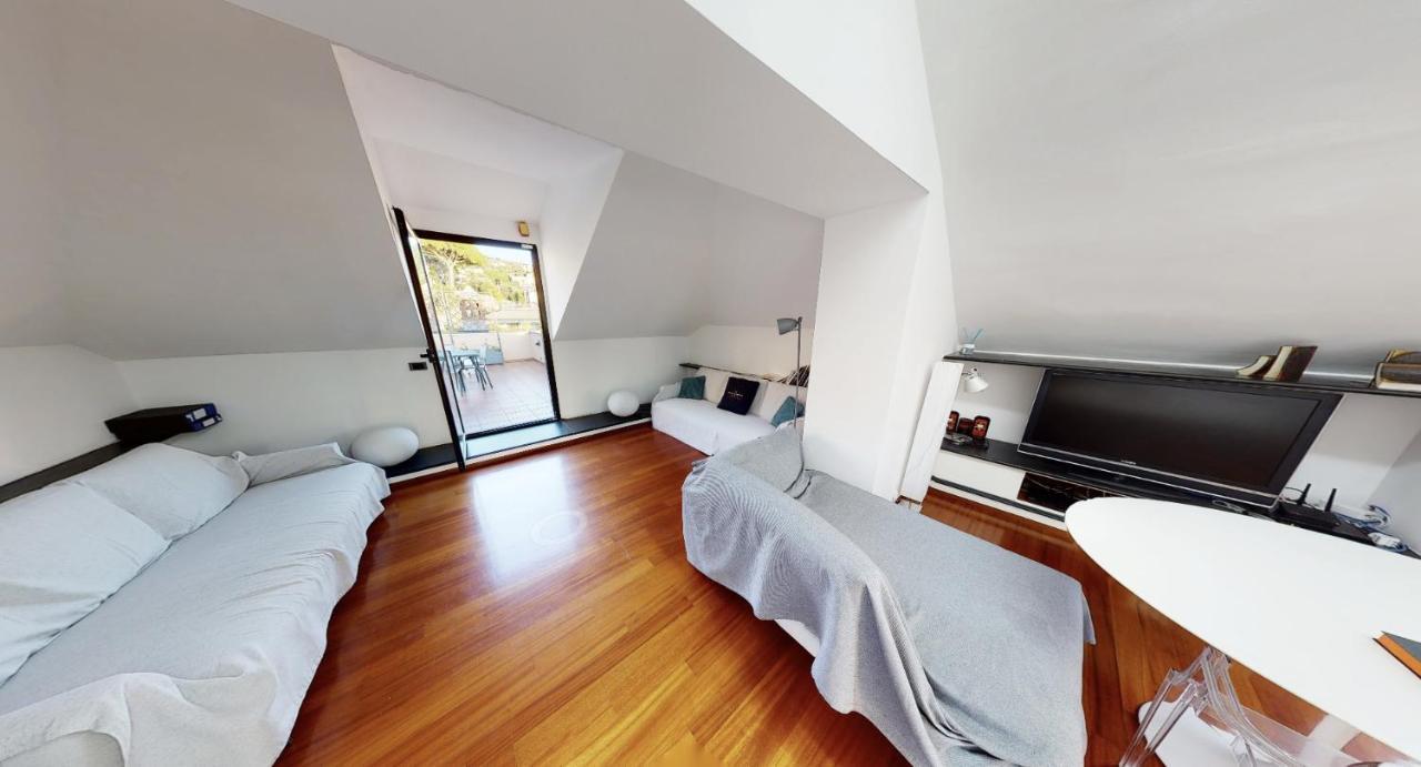 ATTICO SAN FAUSTINO 165 mq più 110 mq di terrazza- IN VILLA 700 ,VISTA MARE STREPITOSA-100 m dalla spiaggia-PARKING ESCLUSIVO-SKY,NETFLIX Rapallo Esterno foto