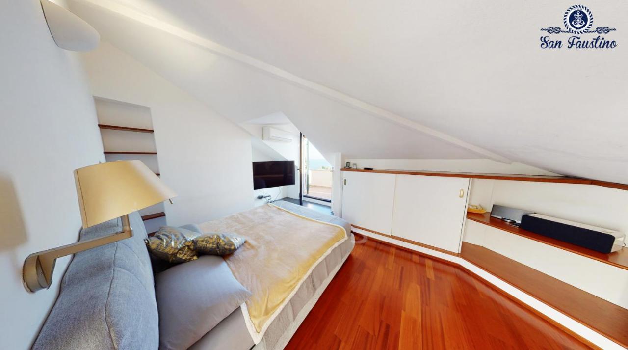 ATTICO SAN FAUSTINO 165 mq più 110 mq di terrazza- IN VILLA 700 ,VISTA MARE STREPITOSA-100 m dalla spiaggia-PARKING ESCLUSIVO-SKY,NETFLIX Rapallo Esterno foto