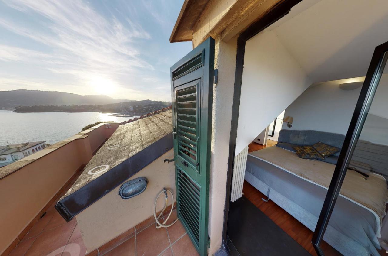 ATTICO SAN FAUSTINO 165 mq più 110 mq di terrazza- IN VILLA 700 ,VISTA MARE STREPITOSA-100 m dalla spiaggia-PARKING ESCLUSIVO-SKY,NETFLIX Rapallo Esterno foto