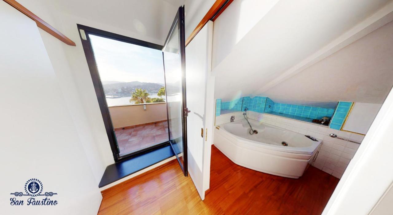 ATTICO SAN FAUSTINO 165 mq più 110 mq di terrazza- IN VILLA 700 ,VISTA MARE STREPITOSA-100 m dalla spiaggia-PARKING ESCLUSIVO-SKY,NETFLIX Rapallo Esterno foto