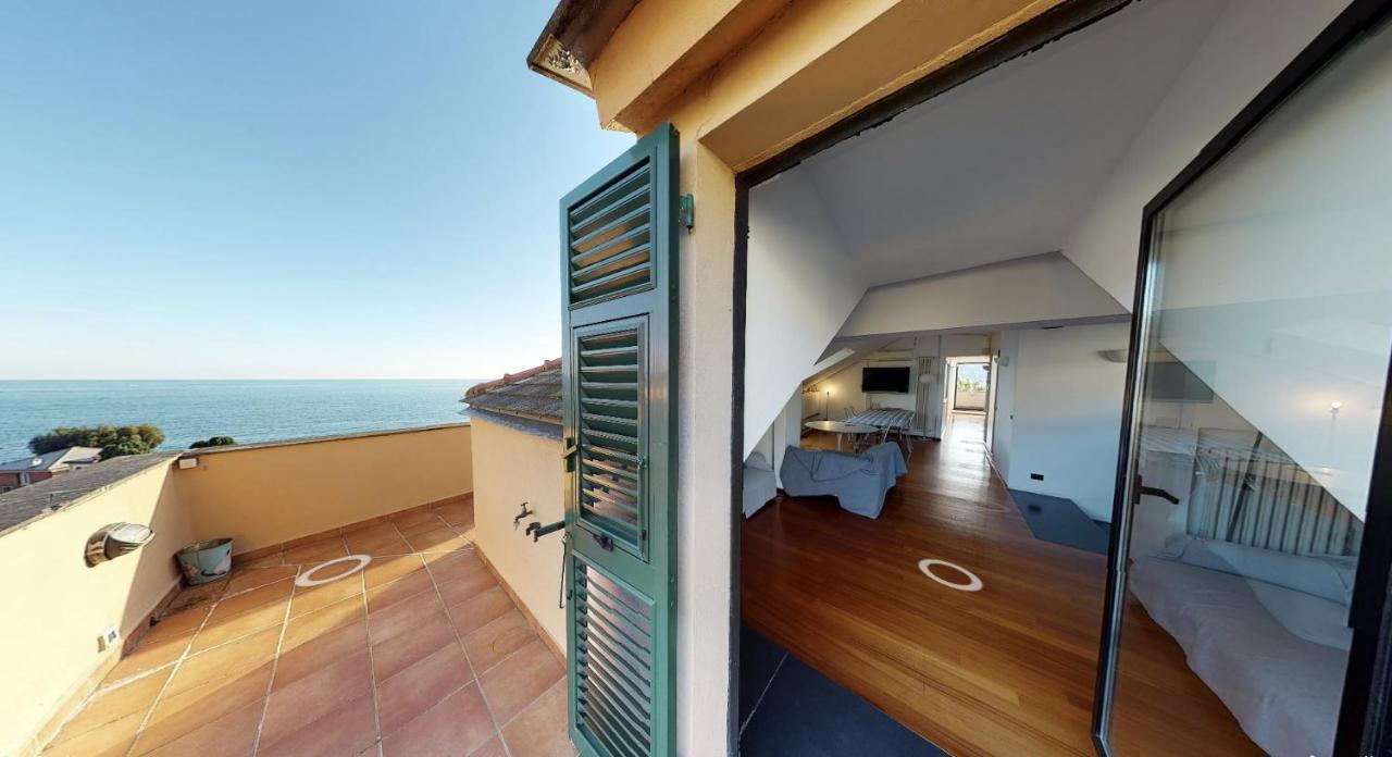 ATTICO SAN FAUSTINO 165 mq più 110 mq di terrazza- IN VILLA 700 ,VISTA MARE STREPITOSA-100 m dalla spiaggia-PARKING ESCLUSIVO-SKY,NETFLIX Rapallo Esterno foto