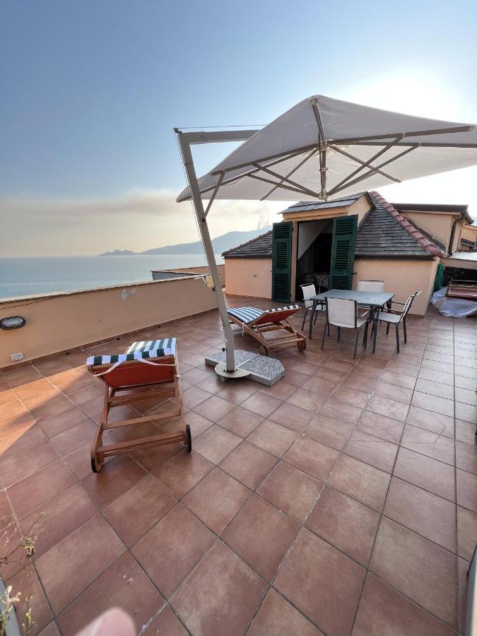 ATTICO SAN FAUSTINO 165 mq più 110 mq di terrazza- IN VILLA 700 ,VISTA MARE STREPITOSA-100 m dalla spiaggia-PARKING ESCLUSIVO-SKY,NETFLIX Rapallo Esterno foto