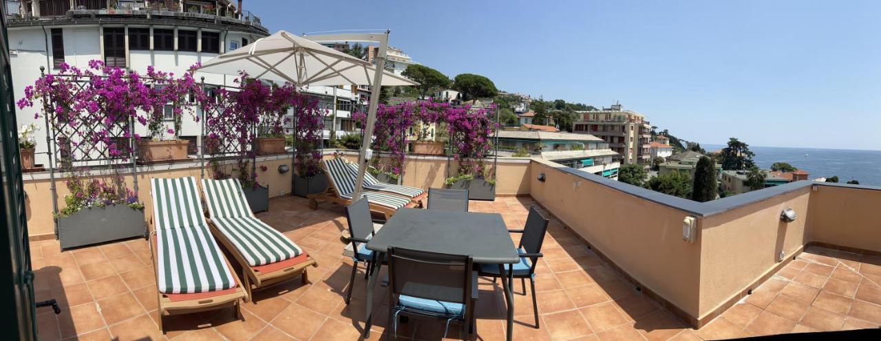 ATTICO SAN FAUSTINO 165 mq più 110 mq di terrazza- IN VILLA 700 ,VISTA MARE STREPITOSA-100 m dalla spiaggia-PARKING ESCLUSIVO-SKY,NETFLIX Rapallo Esterno foto