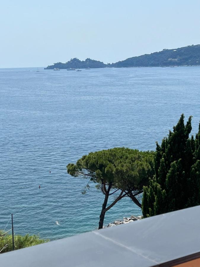 ATTICO SAN FAUSTINO 165 mq più 110 mq di terrazza- IN VILLA 700 ,VISTA MARE STREPITOSA-100 m dalla spiaggia-PARKING ESCLUSIVO-SKY,NETFLIX Rapallo Esterno foto