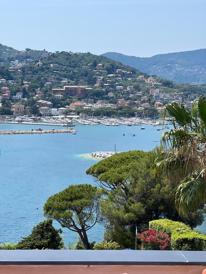 ATTICO SAN FAUSTINO 165 mq più 110 mq di terrazza- IN VILLA 700 ,VISTA MARE STREPITOSA-100 m dalla spiaggia-PARKING ESCLUSIVO-SKY,NETFLIX Rapallo Esterno foto
