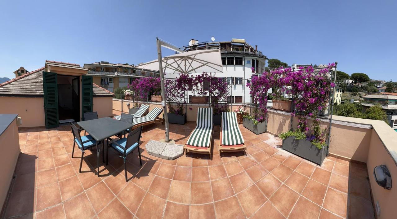 ATTICO SAN FAUSTINO 165 mq più 110 mq di terrazza- IN VILLA 700 ,VISTA MARE STREPITOSA-100 m dalla spiaggia-PARKING ESCLUSIVO-SKY,NETFLIX Rapallo Esterno foto
