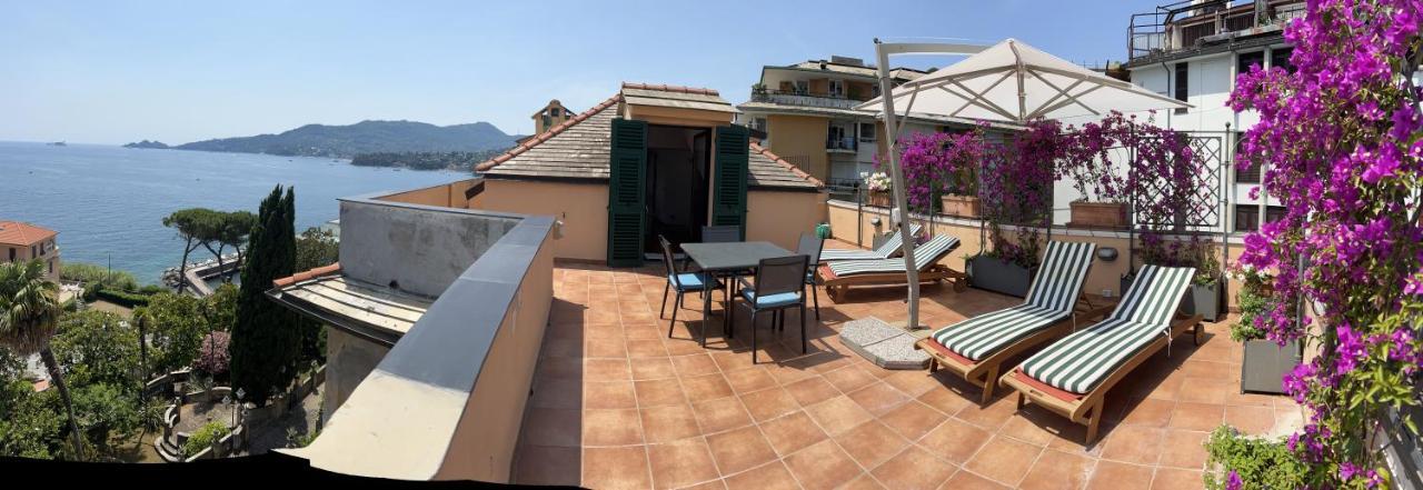 ATTICO SAN FAUSTINO 165 mq più 110 mq di terrazza- IN VILLA 700 ,VISTA MARE STREPITOSA-100 m dalla spiaggia-PARKING ESCLUSIVO-SKY,NETFLIX Rapallo Esterno foto