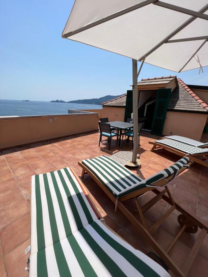 ATTICO SAN FAUSTINO 165 mq più 110 mq di terrazza- IN VILLA 700 ,VISTA MARE STREPITOSA-100 m dalla spiaggia-PARKING ESCLUSIVO-SKY,NETFLIX Rapallo Esterno foto