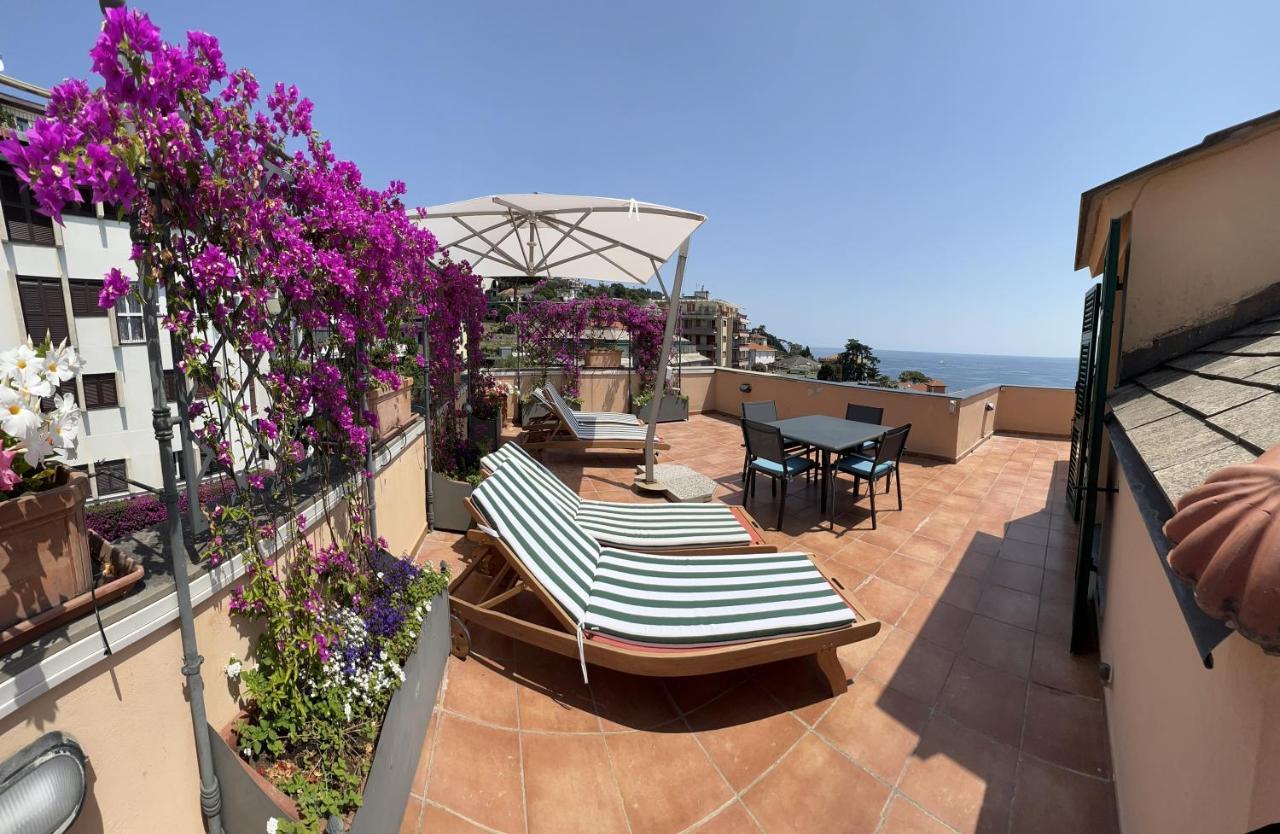 ATTICO SAN FAUSTINO 165 mq più 110 mq di terrazza- IN VILLA 700 ,VISTA MARE STREPITOSA-100 m dalla spiaggia-PARKING ESCLUSIVO-SKY,NETFLIX Rapallo Esterno foto