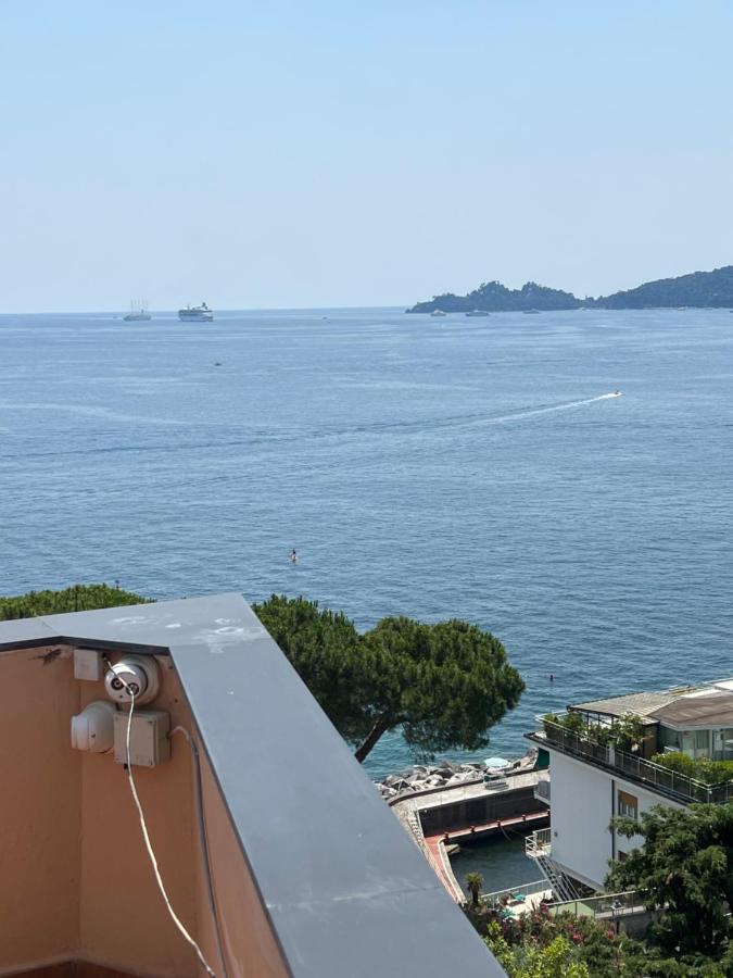 ATTICO SAN FAUSTINO 165 mq più 110 mq di terrazza- IN VILLA 700 ,VISTA MARE STREPITOSA-100 m dalla spiaggia-PARKING ESCLUSIVO-SKY,NETFLIX Rapallo Esterno foto