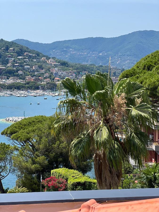 ATTICO SAN FAUSTINO 165 mq più 110 mq di terrazza- IN VILLA 700 ,VISTA MARE STREPITOSA-100 m dalla spiaggia-PARKING ESCLUSIVO-SKY,NETFLIX Rapallo Esterno foto