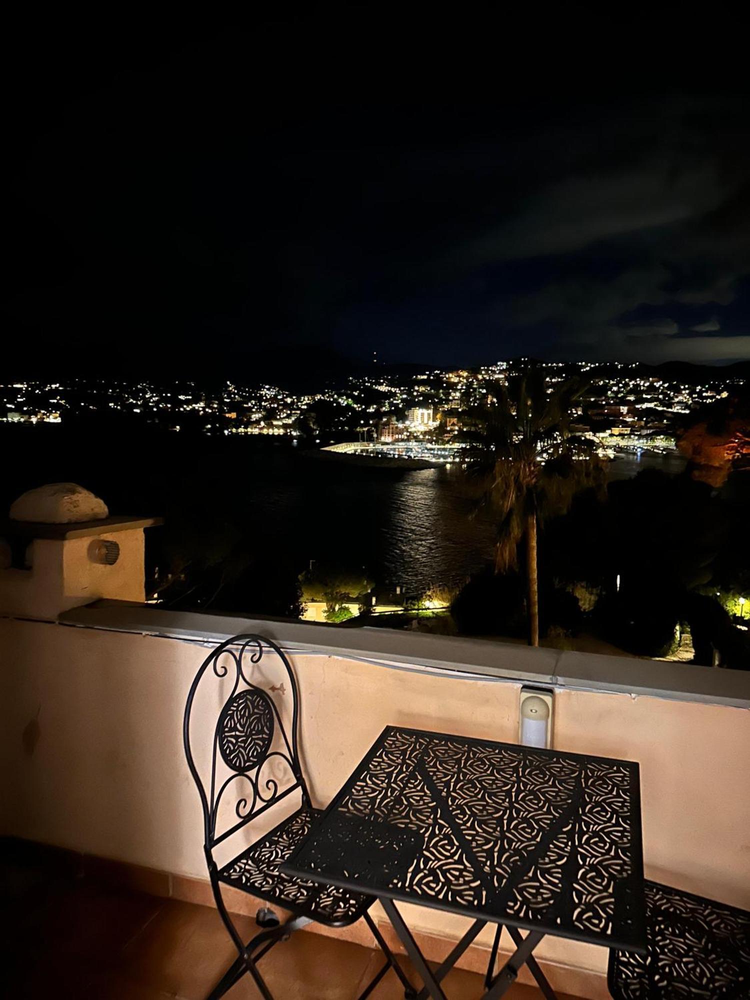 ATTICO SAN FAUSTINO 165 mq più 110 mq di terrazza- IN VILLA 700 ,VISTA MARE STREPITOSA-100 m dalla spiaggia-PARKING ESCLUSIVO-SKY,NETFLIX Rapallo Esterno foto